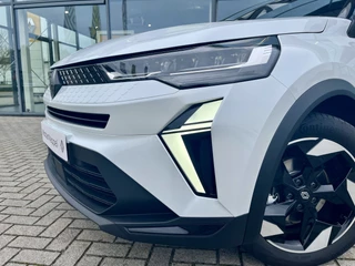Renault Captur 1.6 E-Tech Full Hybrid 145 Techno  | Stoel+Stuurverwarming | Climate Control | Draadloze Telefoonlader | Camera + Sensoren | Two-Tone | Apple CarPlay/Android Auto / 17