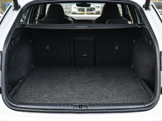 Skoda Octavia Combi 1.4 TSI RS iV PHEV Business 245 PK Panoramadak Matrix LED Camera Sfeerverlichting Stoelverwarming 19" / 40