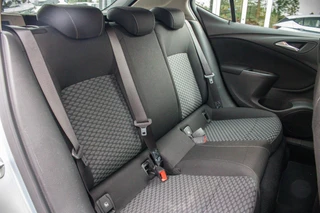 Opel Astra 1.4 Turbo 150 PK Edition | Trekhaak | 1450 KG Trekgewicht | Navigatie | Climate Control | PDC V+A | Mistlampen Voor | Rijklaar / 17