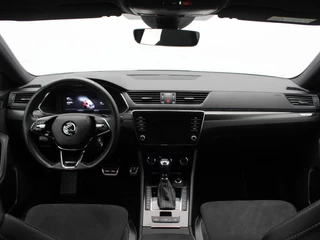 Škoda Superb Combi 1.4 TSI iV Sportline Business | Trekhaak | Camera | Stoel/Stuur Verwarming | Carplay | Navigatie | Climatronic | 19 Inch | 39.084 Km !! / 37