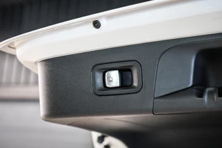 Mercedes GLC-klasse 350e 4MATIC AMG Premium Plus|Pano|verkoeling|Trekhaak|Leder / 28