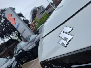 Suzuki Swift 1.2 SELECT SMART HYBRID  Direct Leverbaar | Tot 10 JAAR GARANTIE!  Inclusief € 2.400,- Voorraad Voordeel / 37