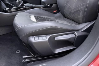 Opel Mokka 1.2 Turbo 130pk Ultimate | Climate Control | Adapt. Cruise control | Navi via Apple Carplay/Android Auto | Alcantara bekleding | Massagefunctie | Zwart dak | 18" Lichtmetalen velgen / 18