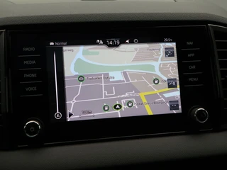 Skoda Karoq 1.5 TSi 150 Pk Automaat Sportline Business | Trekhaak | Stoel/Stuurverwarming | Panorama dak | Matrix LED | Camera | CarPlay | Parkeersensoren | 18 Inch | 50.137 Km !! / 9