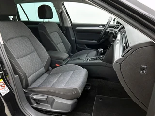 Volkswagen Passat Variant 1.5 TSI Business Automaat | Adaptive Cruise | Stoelverwarming | CarPlay | Trekhaak / 12