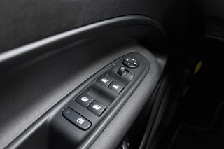 Alfa Romeo Junior 1.2 Turbo 145pk Hybrid Automaat Ibrida Speciale | Navigatie | Adapt. Cruise control | Climate control | Elektrische achterklep | Keyless | LED Matrix koplampen | 18" Lichtmetalen velgen / 20