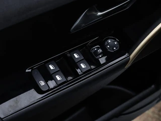 Lancia Ypsilon 1.2 Turbo Hybrid LX / 9
