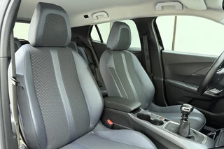 Peugeot 2008 1.2 Turbo 100pk Allure | Trekhaak | Navigatie | Achteruitrijcamera | Climate control | Parkeersensoren | Lichtmetalen velgen / 16