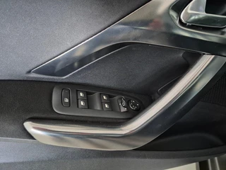 Peugeot 2008 1.2 Automaat Allure / 12