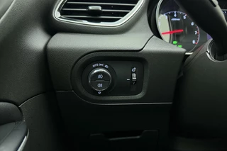 Opel Grandland X 1.2 Turbo Business Executive 130pk | Automaat | Navigatie | Camera | Climate Control | Stoel- Stuurverwarming | Cruise Control | AGR Stoelen / 20
