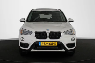 BMW X1 sDrive18i Executive Sport Line Panoramadak Trekhaak Groot Navi Stoelverwarming / 16