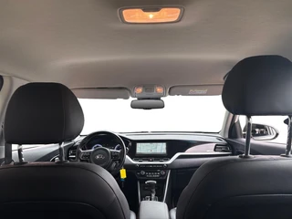 Kia Niro 1.6 GDi Hybrid DynamicLine | Navigatie | Apple Carplay / Android Auto | Climate Control | Achterruitrij Camera | Lichtmetalen Velgen | / 28