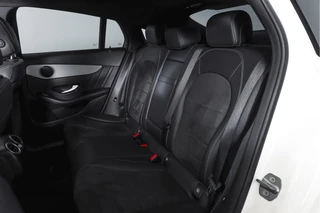 Mercedes-Benz GLC Coupé 250 4MATIC 211 PK Premium AMG Line  | S/K-Panodak | Cruise | Stoelverw. | PDC | Camera | App. Connect | ECC | LM 21" | / 9