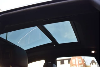 Maserati Levante 3.0 V6 AWD GranLusso 350 pk Facelift Driver ass.Pack 1 | Open dak | Harman/Kardon | Camera | Luchtvering | Carplay | Keyless | DAB | Full LED | 20" / 44