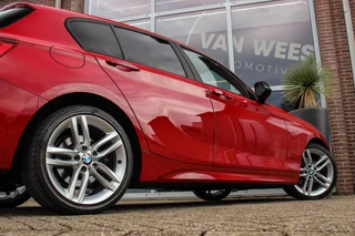 BMW 1-serie 125i Business+ | Sport Line | NL auto | Schuif-/kanteldak | Keyless entry | HiFi audio | Stoelverwarming | Xenon | Sportstuur | Navigatie Professional | Bluetooth | PDC / 45