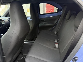 Toyota Aygo X HYBRID 115 PULSE APPLE/ANDROID KEYLESS PARK-SENSOR CAMERA CLIMA 17"LMV EL-SPIEGELS PRIVACY-GLASS / 2