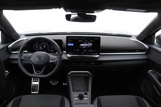 Volkswagen T-Roc 1.5 TSI R-Line Pano l Camera l Keyless l VOL OPTIES l NIEUW MODE / 19