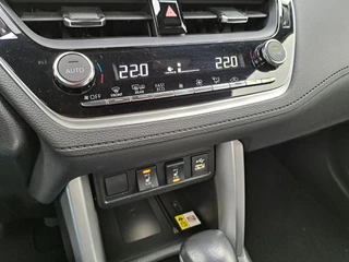 Toyota Corolla Cross 2.0 HYBRID 184PK FIRST-EDITION BLIND-SPOT EL-ACHTERKLEP LM-VELGEN KEYLESS PARK-SENSOREN STOELVERW DRAADLOOS-LADEN AD-CRUISE BLUETOOTH / 20