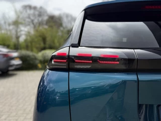 Peugeot 2008 1.2 Turbo 100 Allure | Parkeersensoren | Draadloos Apple Carplay/Android Auto | Privacy Glass | Bleu Obsession / 24