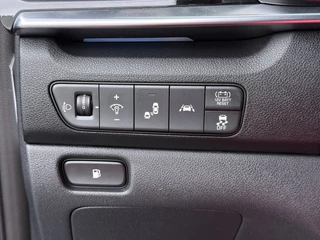 Kia Niro 1.6 GDi Hybrid DynamicPlusLine  - Stoel / Stuurwielverwarming - Climate Control - ACC - Trekhaak - Achteruitrijcamera - Fabrieksgarantie tot 02-2028 / 23