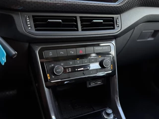 Volkswagen T-Cross 1.0 TSI Style * Virtual Cockpit * Stoelverwarming * Carplay / 9