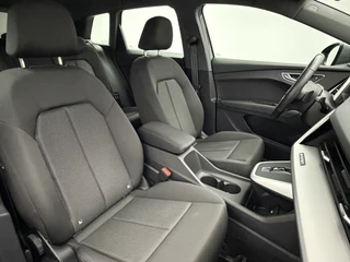 Audi Q4 e-tron 35 Launch edition 55 kWh SOH 90,6% | Elektrische Trekhaak | 110KW Snellaadvermogen | Full-Led | Carplay&Android / 8