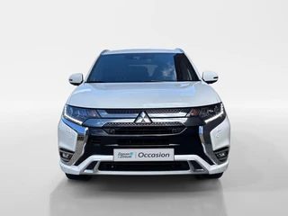 Mitsubishi Outlander 2.4 PHEV Instyle | Trekhaak | Leder | Schuif-kantel dak | Rondom camera | Elektrisch. Achterklep | Stoel en stuurverwarming | Set winterwielen | / 2