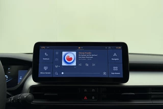 Jeep Avenger 1.2 e-Hybrid Summit Automaat | JBL Soundsystem | Navigatie | Elektrische achterklep | Keylee | Climate control | Camera | Draadloze telefoonlader / 26