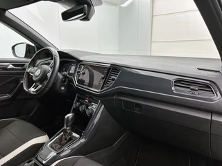 Volkswagen T-ROC 1.5 TSI Sport | Camera | Adaptive Cruise | Stoelverwarming | Navi / 12