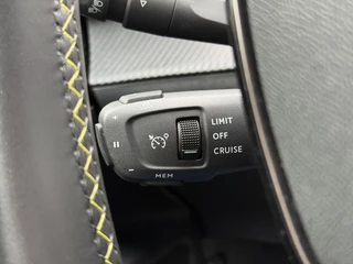 Peugeot e-2008 GT Pack 50 kWh 136PK Automaat Navigatie, Achteruitrijcamera, Keyless, Stoelverwarming, Adaptieve Cruise Control / 23