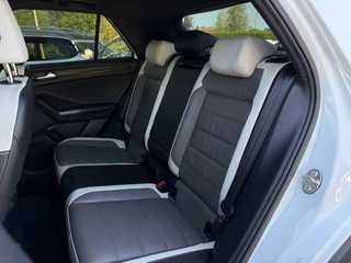 Volkswagen T-Roc 2.0 TSI 4Motion Sport - R-Line Pano Camera Leder Navi / 19
