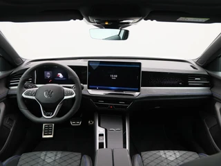 Volkswagen Passat Variant 1.5 eHybrid 272 Pk R-Line | Black Style | Stoel/Stuurverwarming | Panoramadak | 360 Camera | Head Up | Memory | Trekhaak | 19 Inch | 155 Km !! / 41