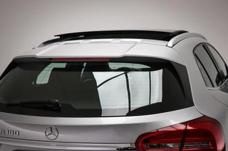 Mercedes-Benz GLA-klasse 180 Ambition | URBAN PACK | PANORAMADAK | STOELVERWARMING | TREKHAAK | 18" / 22