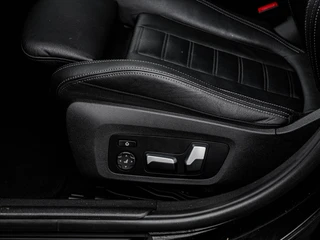 BMW 3-serie Touring M340i xDrive High Executive M Sport B58 | Panoramadak | Laser LED | Driving Assistant Prof | Trekhaak | HUD | Keyless | Memory | Ambianceverlichting | 19" | Dealeronderhouden | incl. BTW / 41