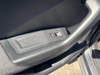 Volkswagen T-Roc 1.0 TSI Life Business  Airco-Ecc/Alu wielen/Mistl./Navigatie / 34