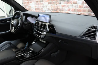 BMW iX3 High Executive 80 kWh Automaat  / Driving Assistant Professional / SOH 97% / Live Cockpit Professional / Trekhaak / Panoramadak / Adaptief Onderstel / Leder / Harman Kardon / Shadow Line / Head-Up Display / Adaptieve LED-koplampen / DAB / 20 Inch / 21