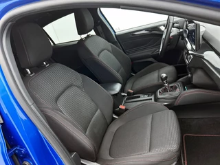 Ford Focus 1.0 EcoBoost Hybrid ST Line X | Cruise control | Stoelverwarming | Navigatie | Camera | Afneembare trekhaak | BTW / 13