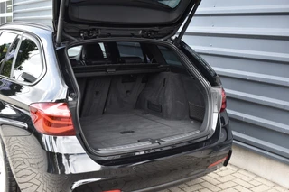 BMW 3 Serie Touring 320i M Sport Shadow  | Virtual Cockpit | Achteruitrijcamera | Groot Navi | HiFi | / 32