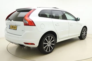 Volvo XC60 2.0 T5 FWD Ocean Race 245pk | Panoramadak | Elektrische stoelen | Verwarmde voorruit | Stoelverwarming | Handsfree kofferklep | Camera | Lederen bekleding | Afneembare trekhaak | 1.600kg trekgewicht | NL auto / 2