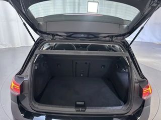 Volkswagen Golf 1.0 TSI 110pk Life Sfeerverlichting Navigatie App-Connect DAB+ / 18