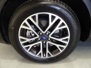 Ford Kuga 2.5 PHEV e-CVT 225pk Titanium / 15