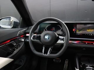 BMW 5-serie Touring 550e xDrive M-SPORT PRO | LEDER | PANO-DAK | HEAD-UP | LEDER | BOWERS & WILKINS | TRAVEL-PAKKET | SURROUND PAKKET | INNOVATIE-PAKKET | ( NWPRIJS 105.000,- ) | SOH 97.4% | / 28