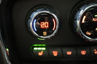 MINI Clubman Cooper S Chili Serious Business Automaat / Navigatiesysteem Professional / Panoramadak / Trekhaak / Leder / 19 Inch / Driving Assistant / Lichtpakket / Achteruitrijcamera / Climate Control / Harman Kardon / Stoelverwarming / 38