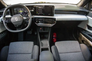 Renault 4 comfort range evolution 52 kWh | Dakrails | Privacy Glass | All Weather Banden | Camera / 4