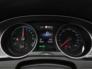 Volkswagen Passat 1.4 TSi 218 Pk PHEV GTE Business | Panoramadak | Camera | Adaptive Cruise | Stoelverwarming | Navigatie | CarPlay | 17 Inch | 73.094 Km !! / 26