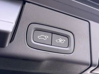 Volvo XC60 2.0 T6 Plug-in hybrid AWD Plus Dark / 14