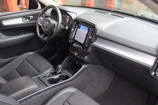 Volvo XC40 T4 Momentum | Stoelverwarming | Trekhaak | Parkeercamera | Keyless / 23