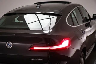 BMW X4 xDrive20i Business Edition Plus | PANORAMADAK | HEAD UP | HOUTAFWERKING | STUURVERWARMING | 19" / 25