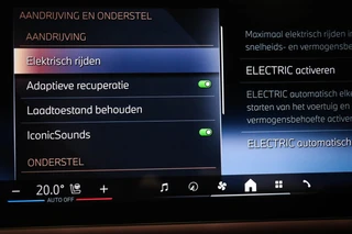BMW 5-serie Touring 550e xDrive | INNOVATION / M SPORT PRO- PACK | PANORAMADAK | HEAD UP | STUURVERWARMING | 360 CAMERA | 20" / 48