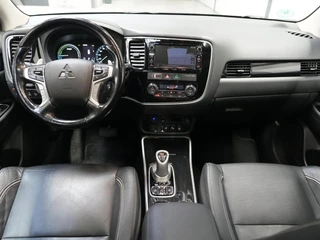 Mitsubishi Outlander 2.0 PHEV Pure / 6